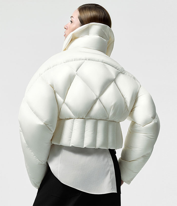 潮评赛丨这个冬天,为何超市羽绒服成了“硬通货”? 潮评赛丨这个冬天,为何超市羽绒服成了“硬通货”?