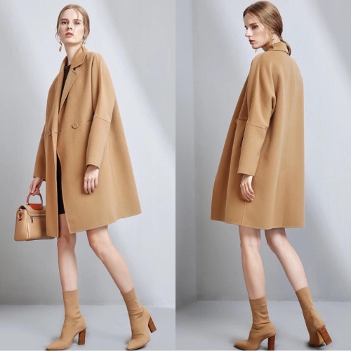 浅驼色显瘦毛呢大衣:优雅与实用的完美平衡